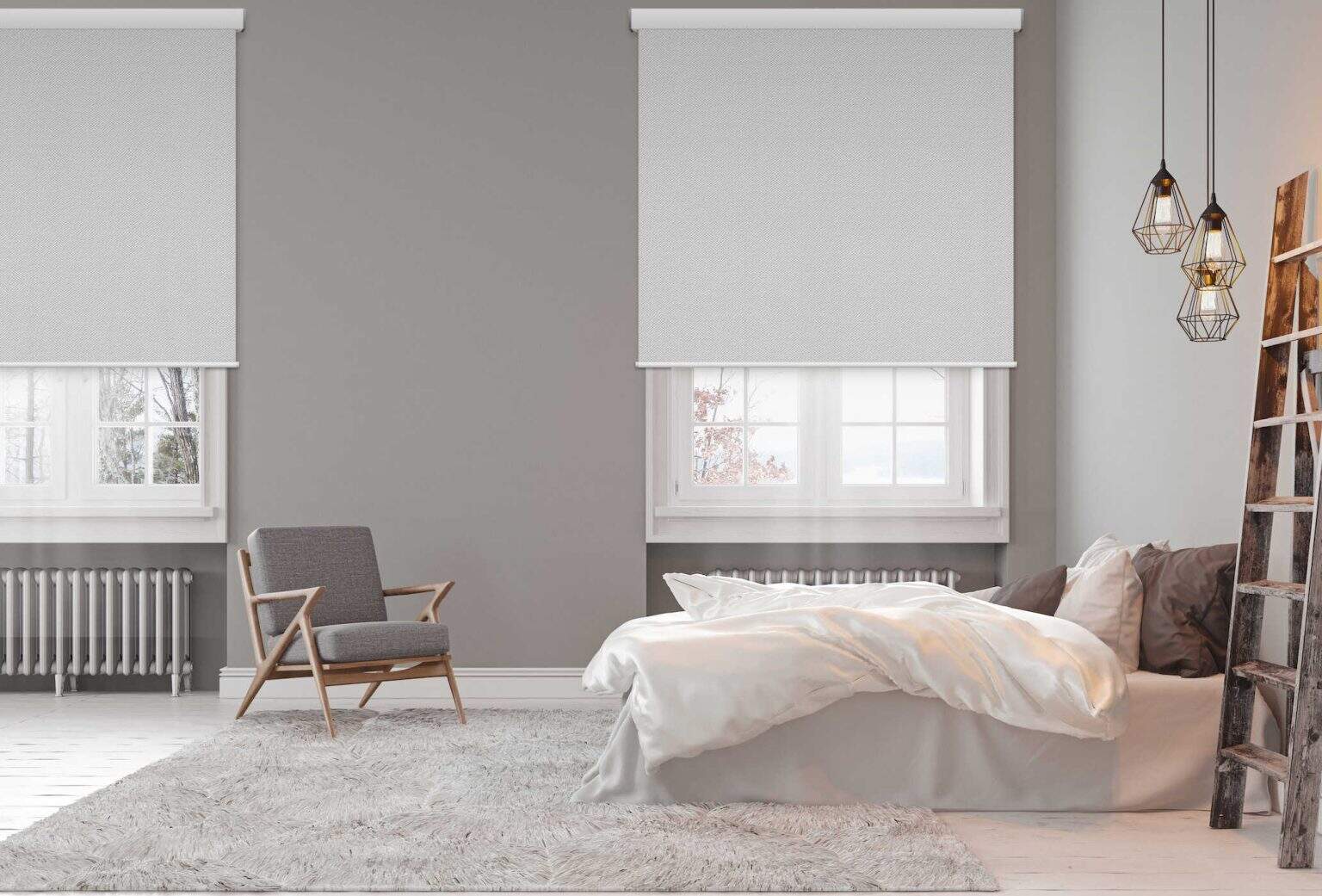 Instalación de cortinas enrollables modernas en sala de apartamento en Medellín.