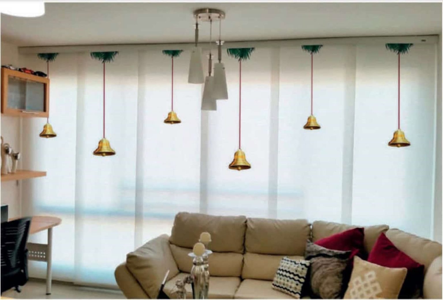Panel japonés decorativo con diseño de campanas navideñas para ventanas en Medellín.